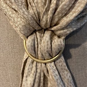 Wildbird Sling Tawny - Pattern
Standard 74" / Gold - 100% Linen